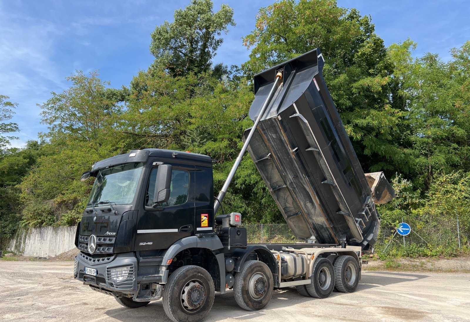 Mercedes-Benz Arocs 3246 vue 1