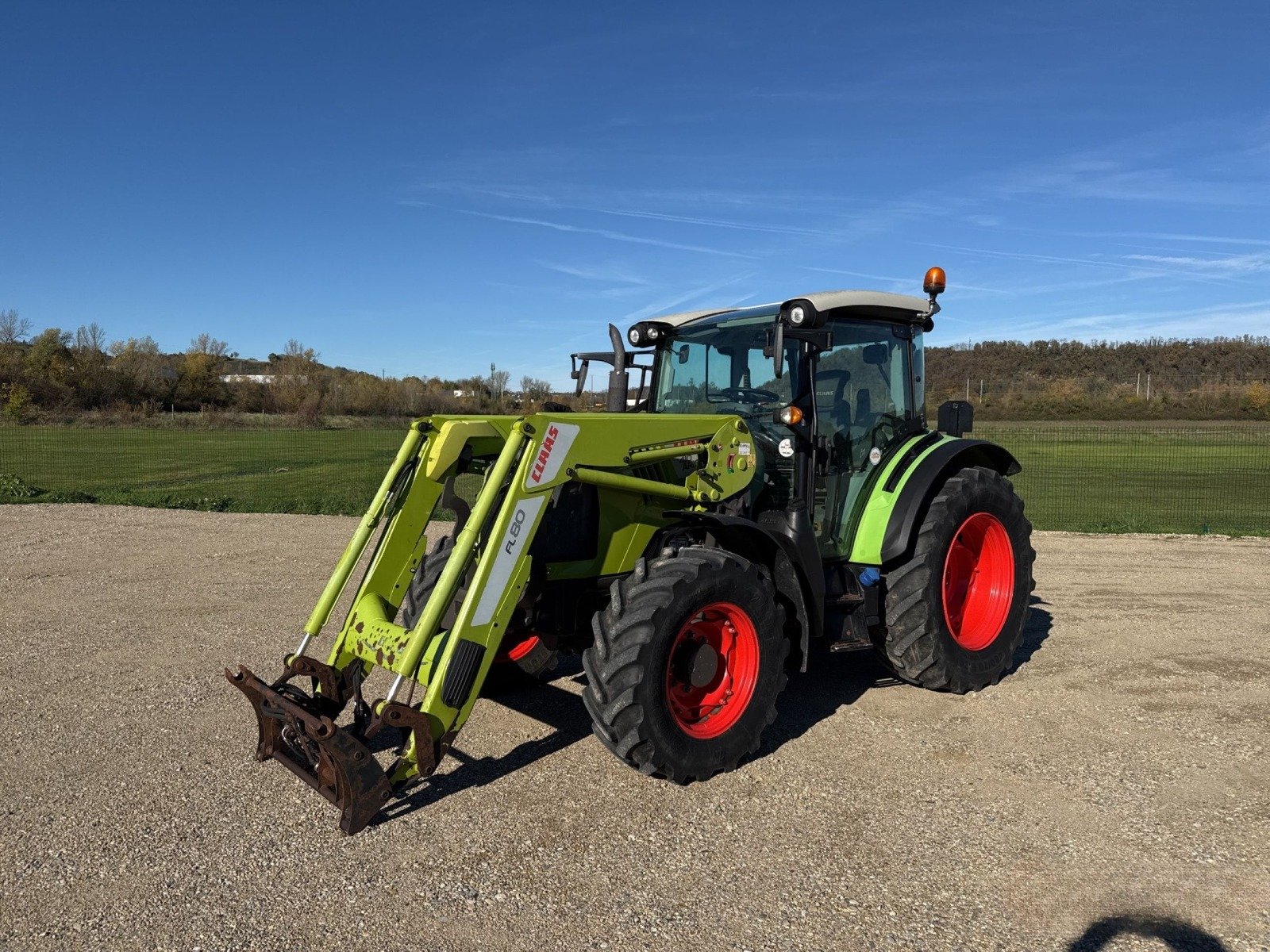 Claas Arion 410 vue 1