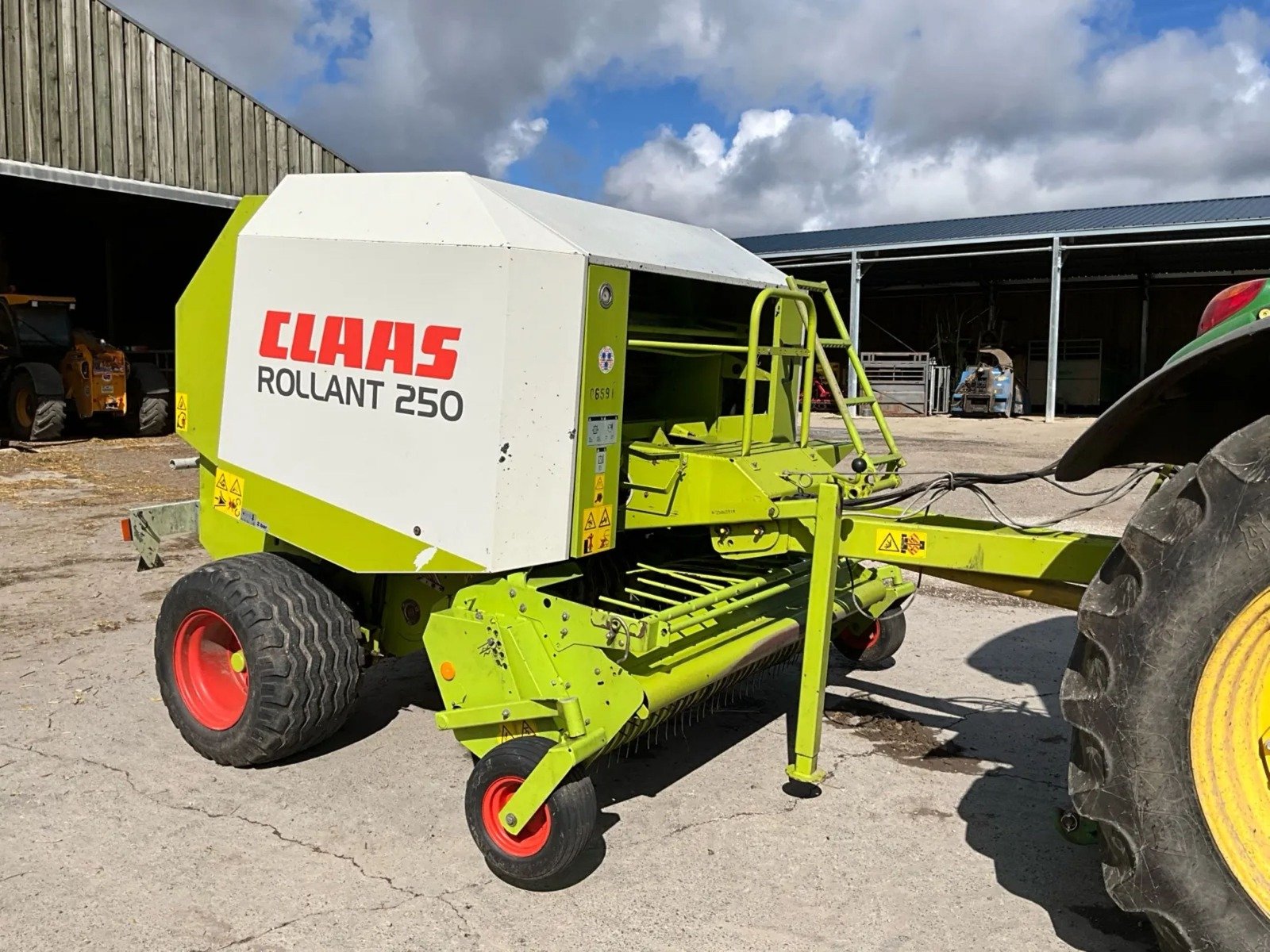 Claas Rollant 250 vue 1