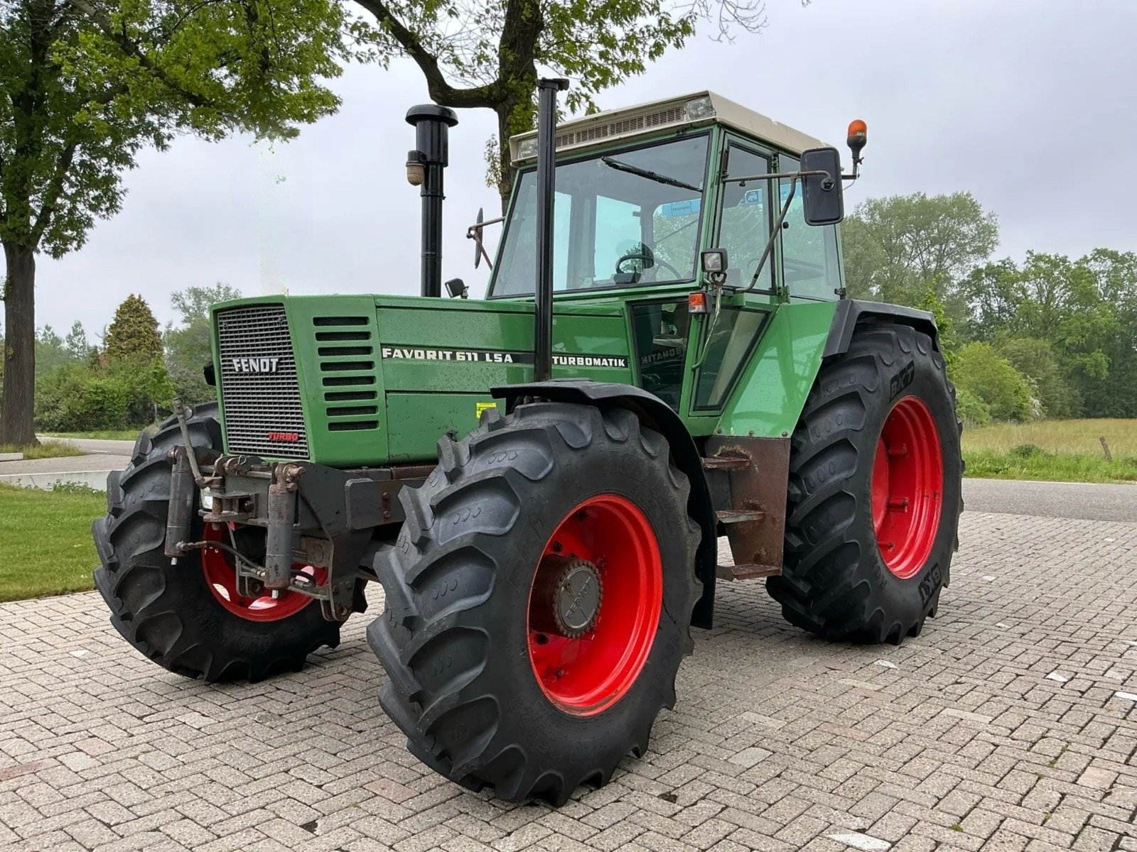Fendt Favorit 611 LSA Turbomatik vue 1